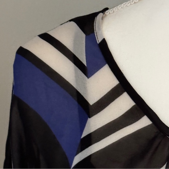 By & By Chevron Print Sheer Blouse with Cami, Size Large - Picture 5 of 10